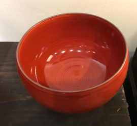 Fraai Japans rode bowl van Aritia porselein H.10 cm ø 15 cm.