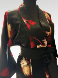 Kimono in zijde met rode voering en ingeweven bloem patronen