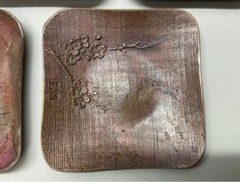 bronzen trivets ( antiek ) in houten kistje