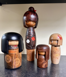 Set grote Gelukspoppen ( Kokeshi's)