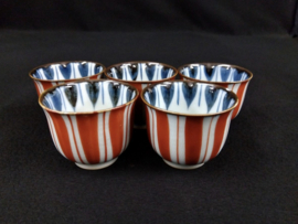 Saké set " Arita porselein" in houten kado kistje