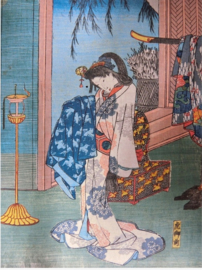 Antieke ( ± 1860) Japanse houtsnede in luxe lijst met passe-partout "Geisha in haar kleedkamer ". Hiroshige