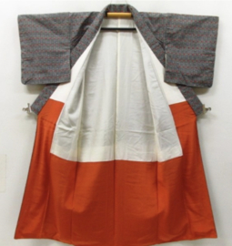 Zijden kimono zilvergrijs met ingeweven rode accenten