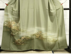 Zijden kimono " Lentegroen met Japans landschap"
