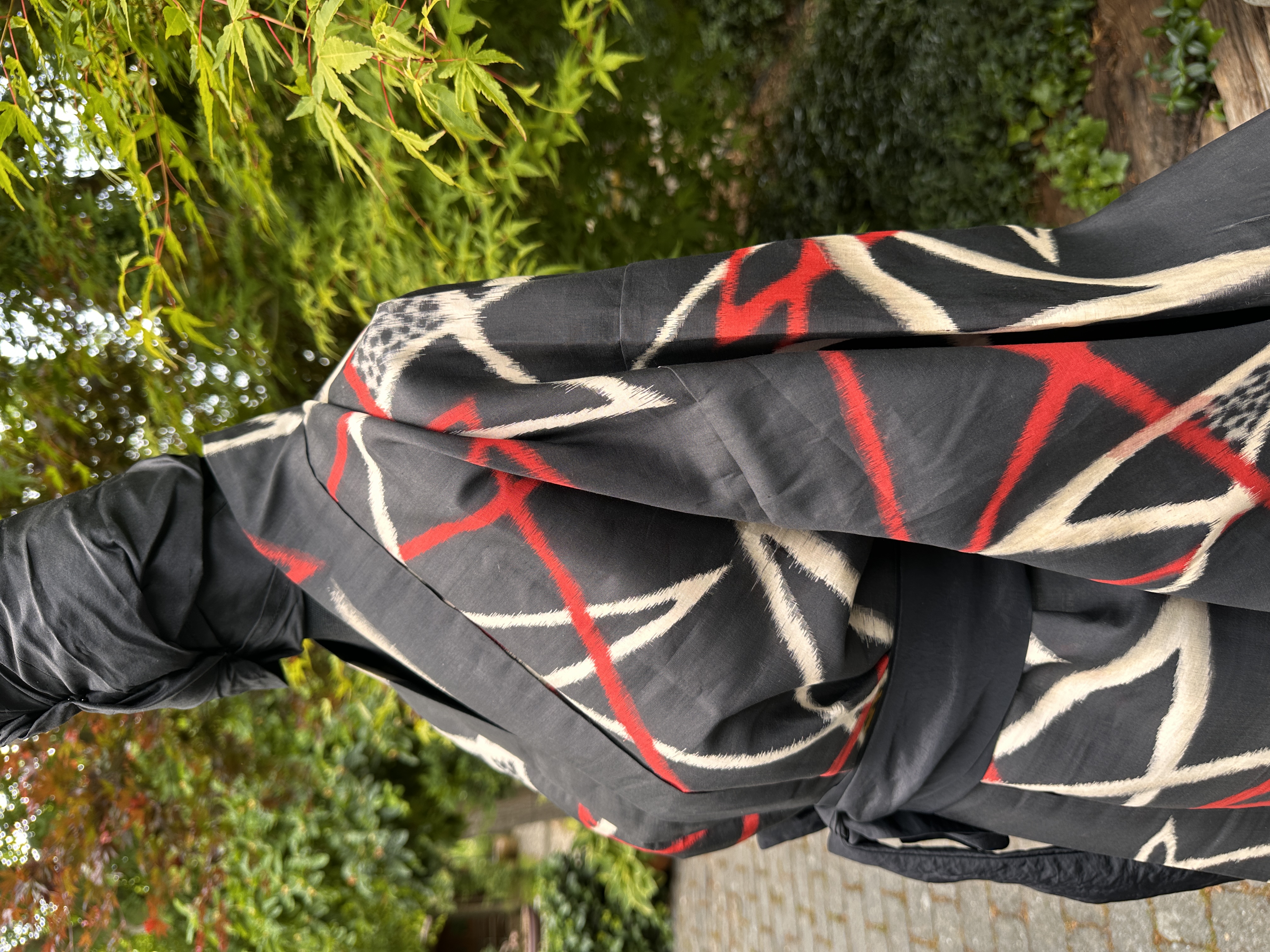 Zijden kimono jasje " Ikat met grafische motieven"