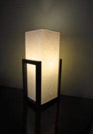 Lamp "Kuchi"  Hoogte 40 cm ,mooie strakke vormgeving, houten frame met verstevigd Japans papier.