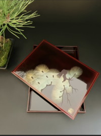 Sieraden/ documenten doos in handgeschilderd Japans lakwerk " Pijnboom takjes"