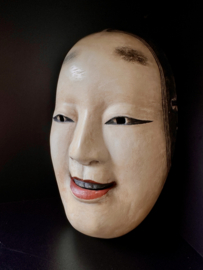 Orgineel NOH-masker uit Japan,  houtsnijwerk, gesigneerd.