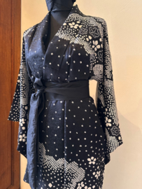 Zijden kimono " Witte Kersenbloesem met wolken"