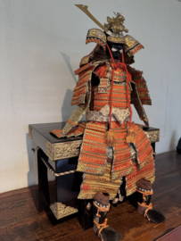 Antiek samuraï harnas Hoogte ± 68 cm.