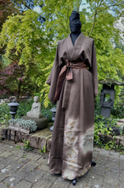 Handgemaakte zijden kimono " Taferelen in Japans landschap"