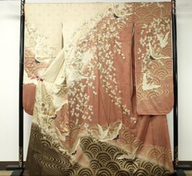 Zijden kimono " Vliegende kraanvogels met kersenbloesem"