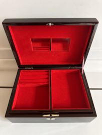 Lakwerk kistje "Pijnboom takjes" voor sieraden