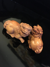 Netsuke "Sishi leeuwtjes" buxushout