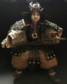 Zeer zeldzame authentieke samurai pop uit ± 1820 EDO-periode " Kato Kiyomasa" met aparte helm Hoogte 57 cm.