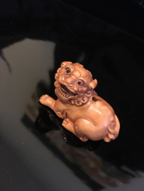 Netsuke "Sishi leeuwtjes" buxushout