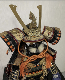 Miniatuur Samurai harnas  , Hoogte 80 cm.