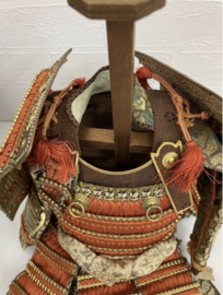 Antiek samuraï harnas Hoogte ± 68 cm.