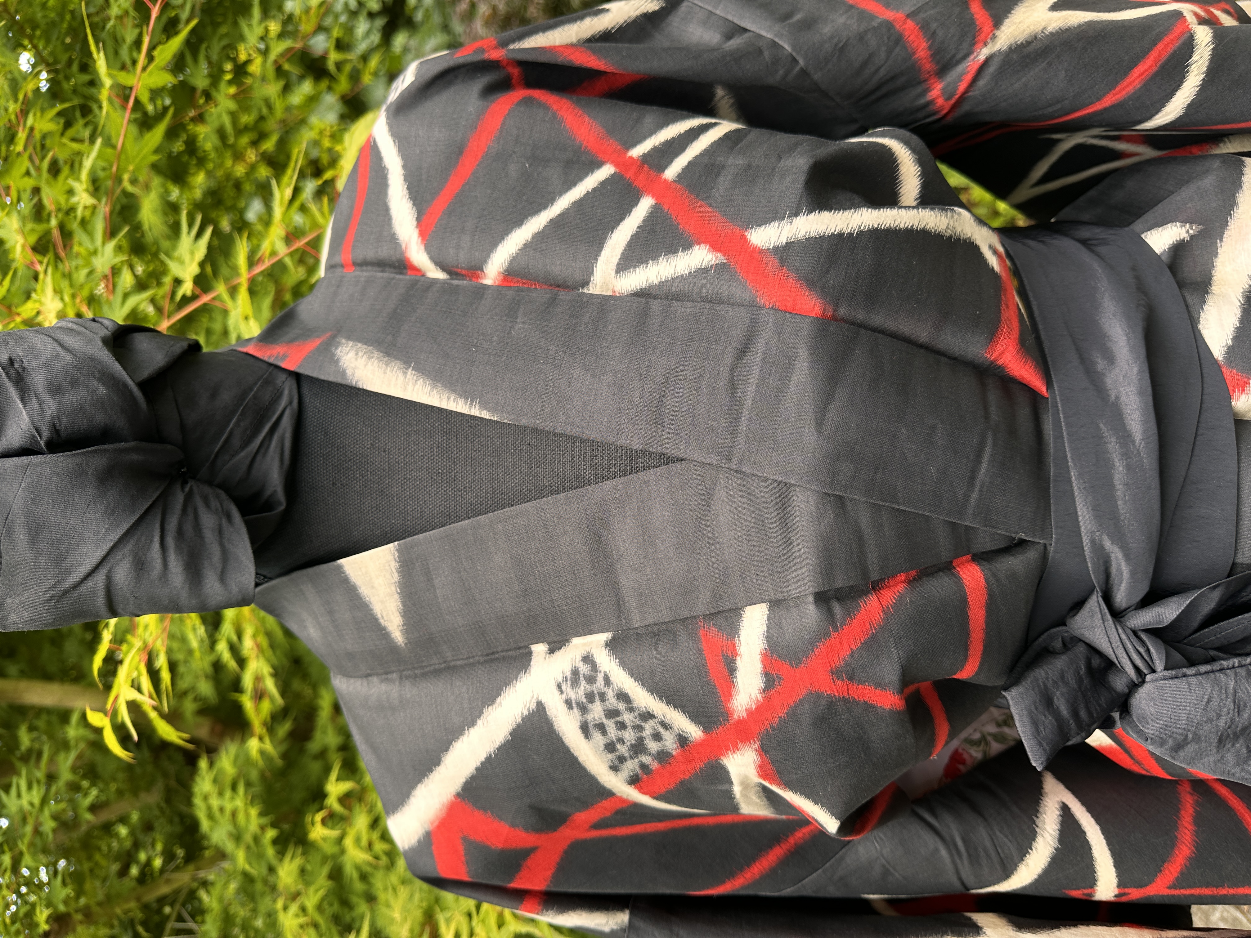 Zijden kimono jasje " Ikat met grafische motieven"