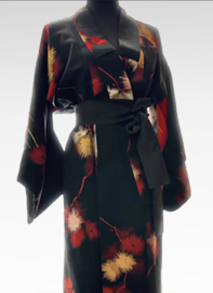 Kimono in zijde met rode voering en ingeweven bloem patronen