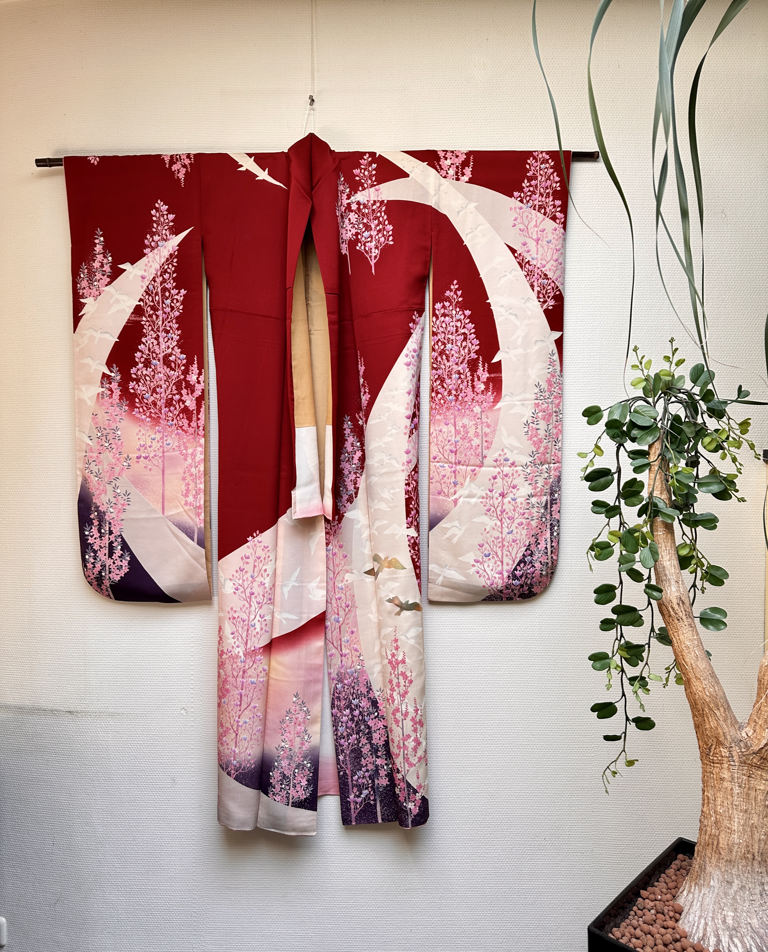 Lange zijden kimono " Vliegende vogels rond bomen"