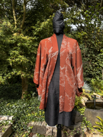 Kort zijden kimono jasje in terra herfstkleur.