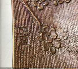 bronzen trivets ( antiek ) in houten kistje