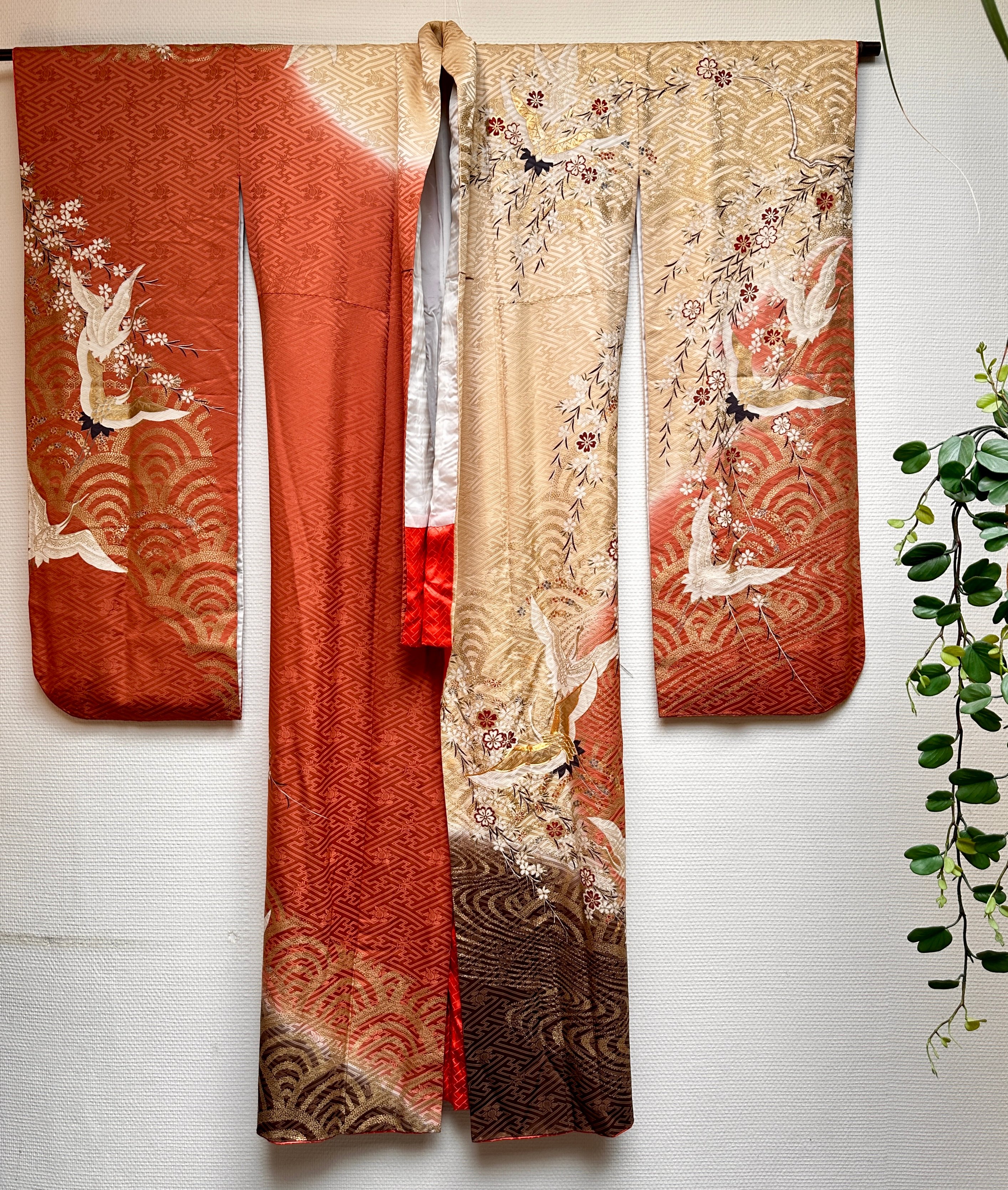 Zijden kimono " Vliegende kraanvogels met kersenbloesem"