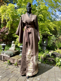 Handgemaakte zijden kimono " Taferelen in Japans landschap"