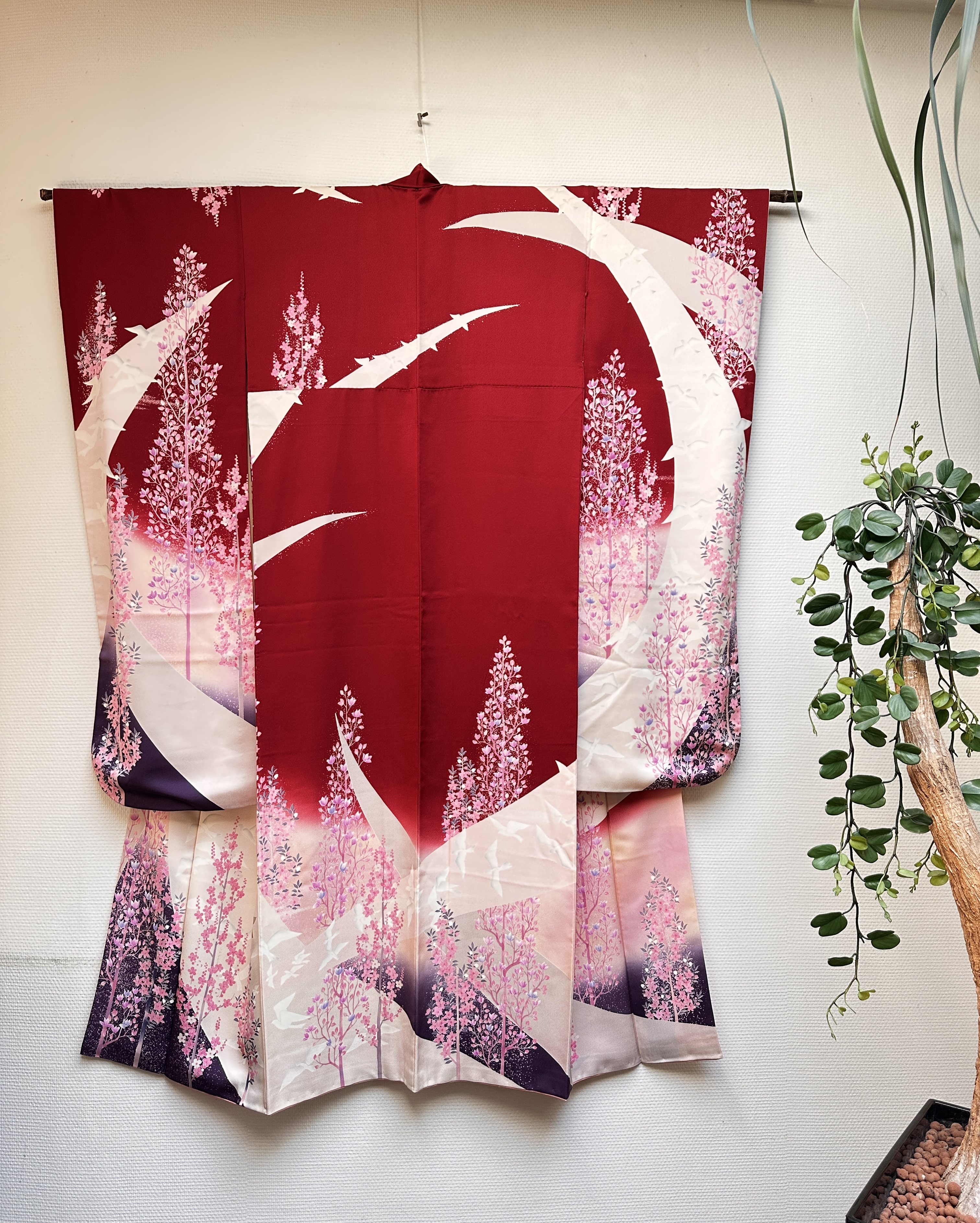 Lange zijden kimono "Vliegende vogels rond bomen"