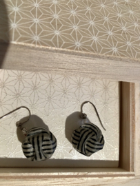 "Origami jewel" Japanse oorbelletjes, zwart/wit of goudkleurig
