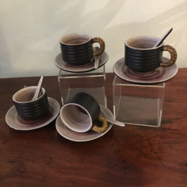 set 4 thee/koffiekopjes met bijpassende lepeltjes in zelfde kleur bambou kopjeshouder