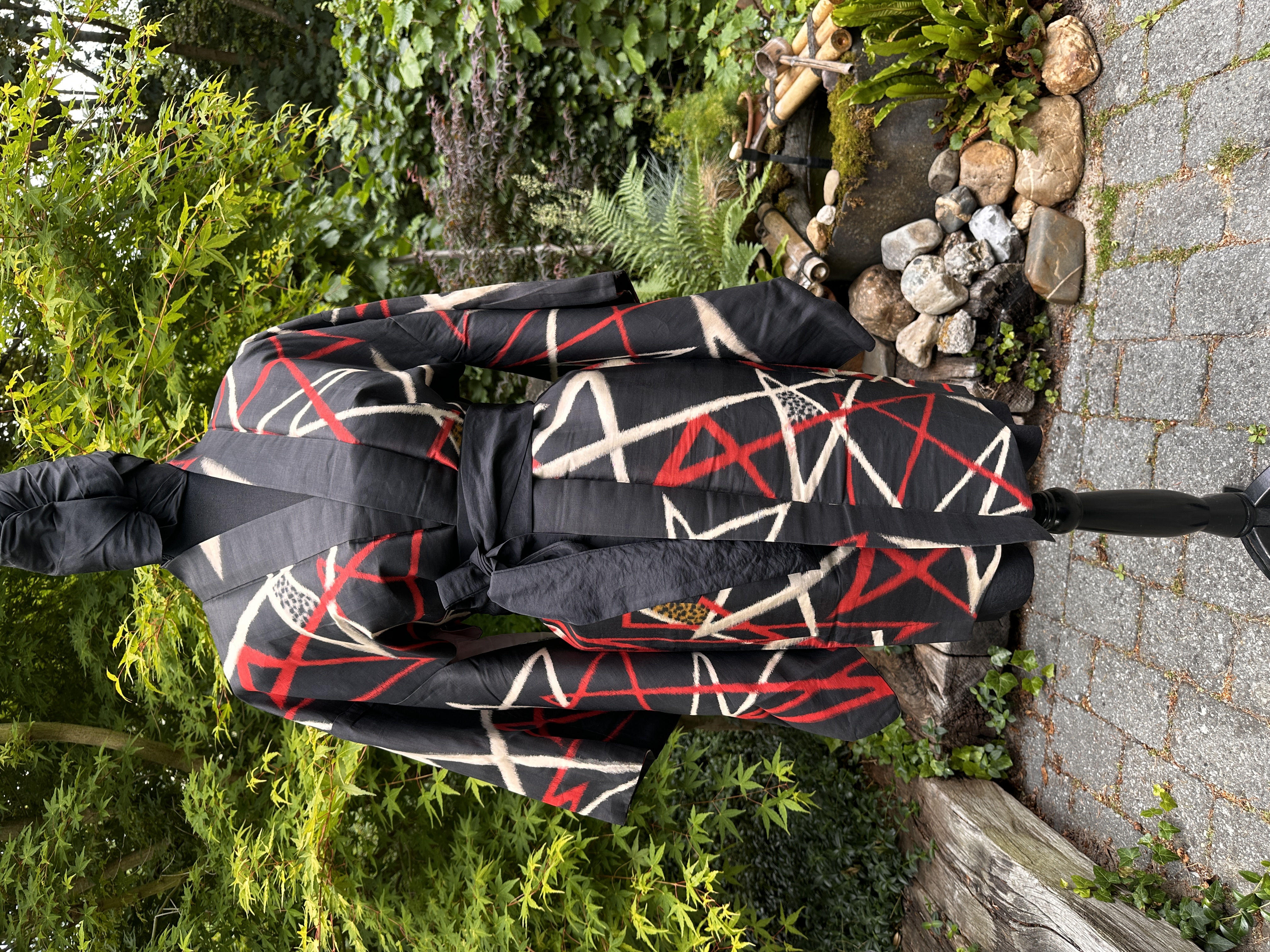 Zijden kimono jasje " Ikat met grafische motieven"
