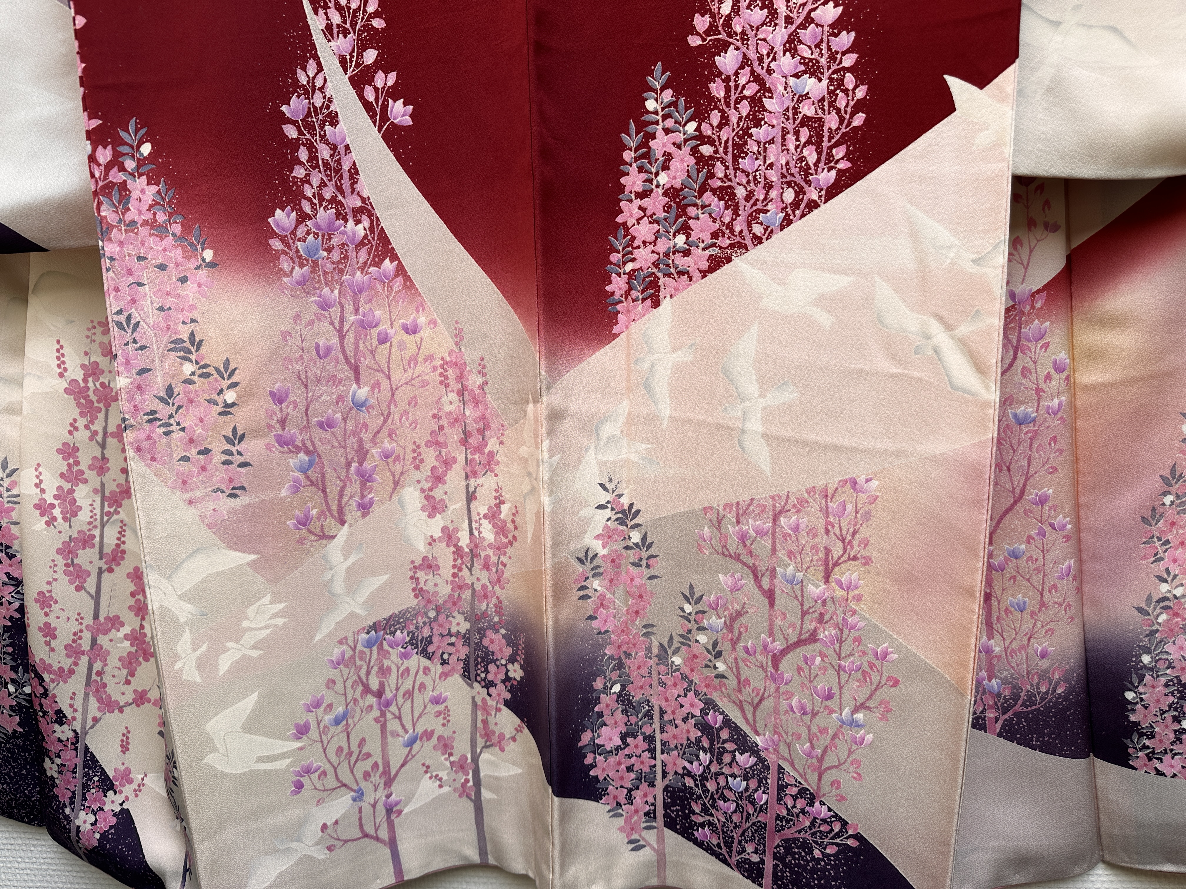 Lange zijden kimono "Vliegende vogels rond bomen"