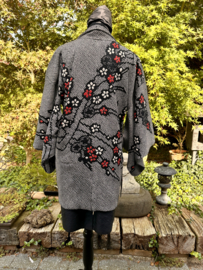 Zijden kimono jasje in Shibori techniek "kersenbloesem in rood / wit"