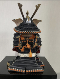 Miniatuur Samurai harnas  , Hoogte 80 cm.