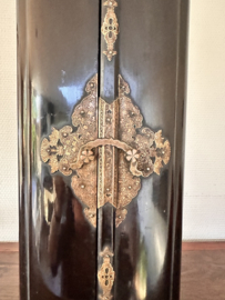 Antiek reisaltaar EDO-periode ± 1800 Japan hoogte 51 cm.