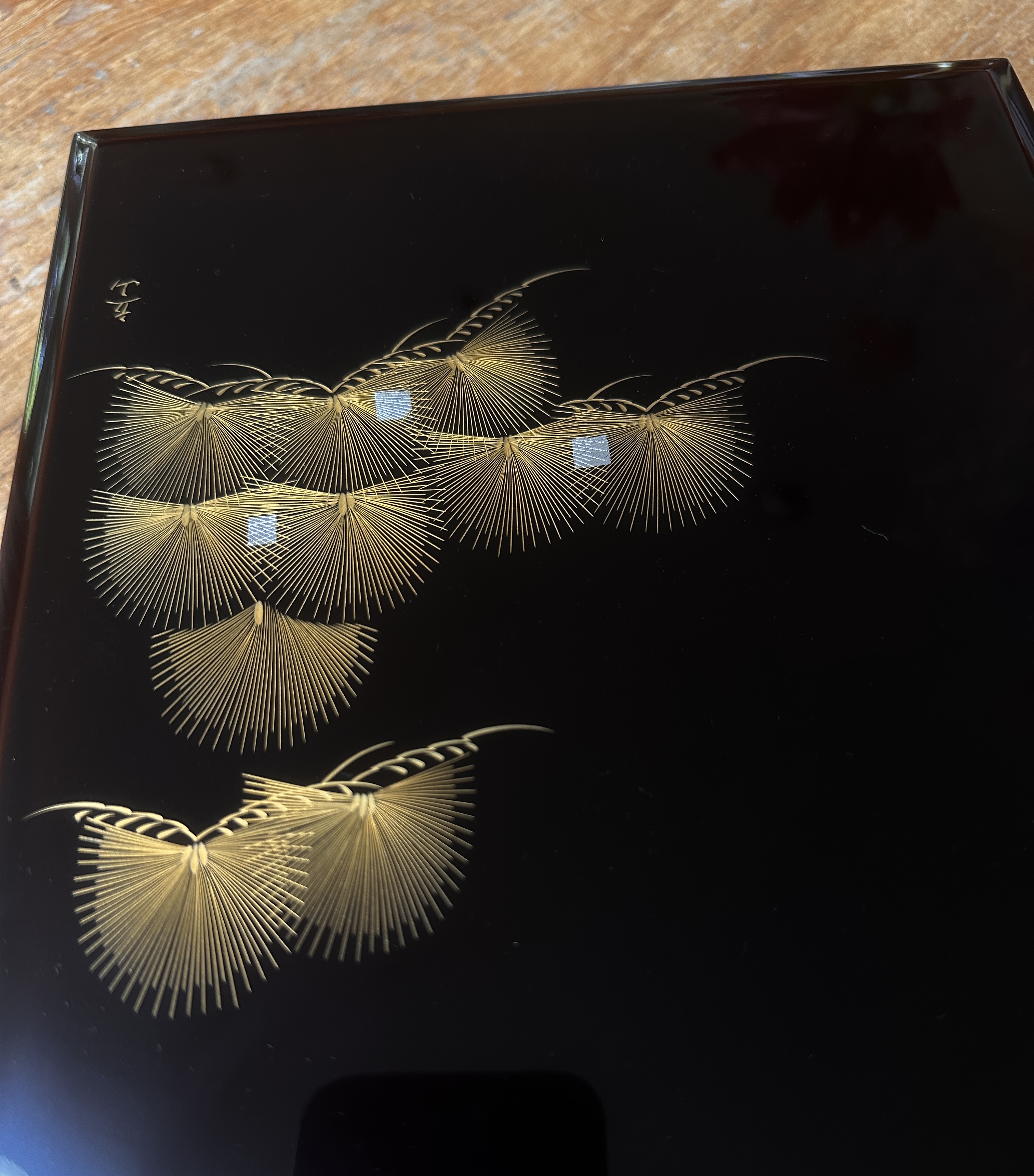 Opbergdoos in Japans lakwerk " Pijnboomtakjes"