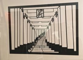 Tori poorten in Kyoto, Japanse knipkunst in papier inclusief lijst houten lijst en passe-partout , 51 - 42 cm.
