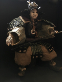 Zeer zeldzame authentieke samurai pop uit ± 1820 EDO-periode " Kato Kiyomasa" met aparte helm Hoogte 57 cm.