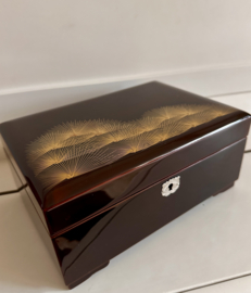 Lakwerk kistje "Pijnboom takjes" voor sieraden