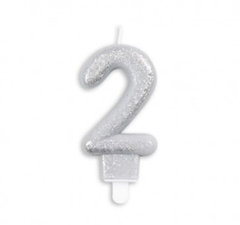 Taart kaars 2 jaar zilver glitter 7 cm.