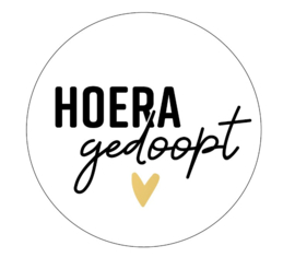 Traktatie sticker Hoera gedoopt ø 4 cm. p/stuk