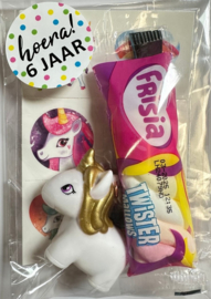 Unicorn traktatie met twister mallow 3-delig (met traktatiesticker naar keuze)