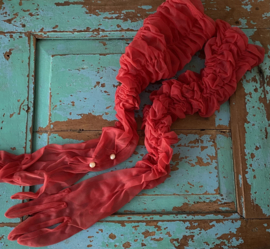 Lange rode vintage handschoenen