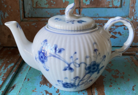 Victoria blue theepot