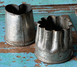 Twee oude koekstekers