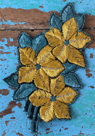 Okergele bloemen applicatie