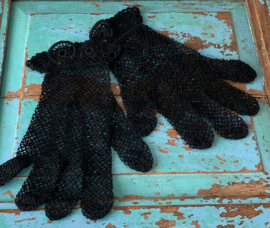 Zwarte gehaakte handschoentjes