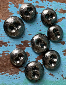 Metalen gebolde knopen